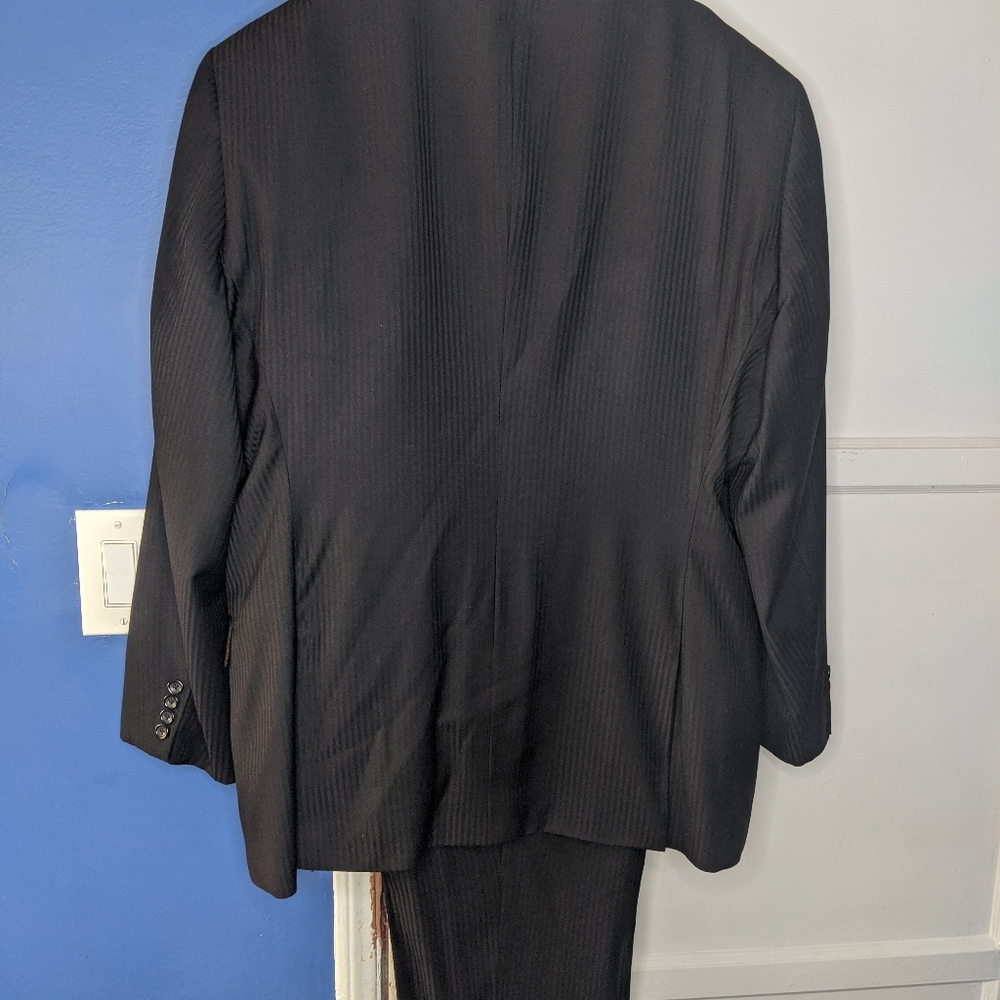 Suit - Picture 3 of 5